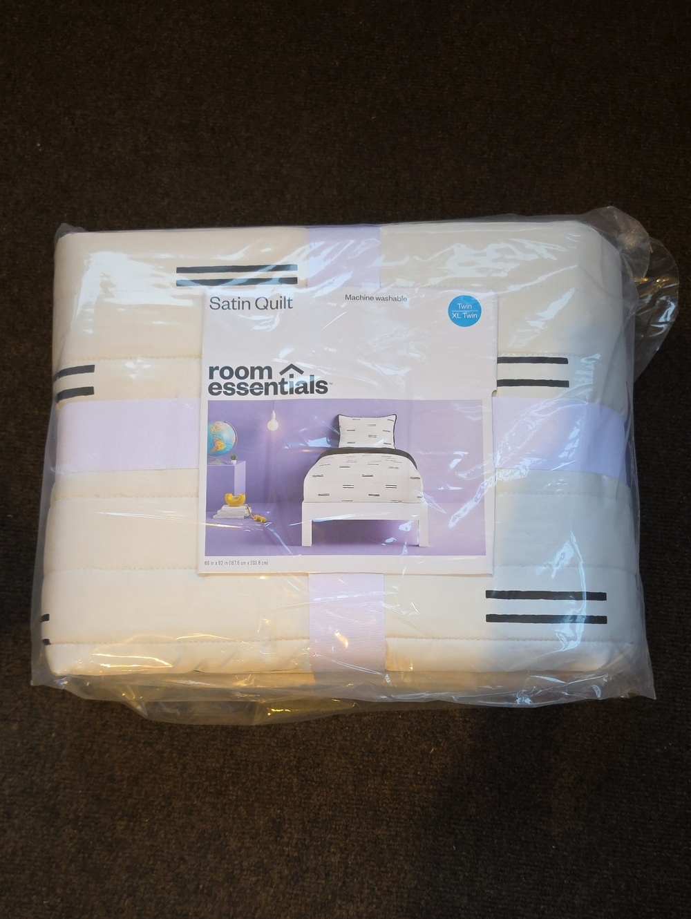 Room Essentials - White Satin Quilt with Black Stripes  TWIN/XL TWIN (NIB)